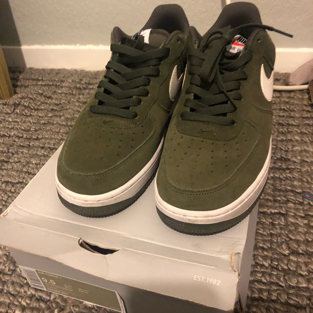Af1 green suede sz 9.5 9/10 with box